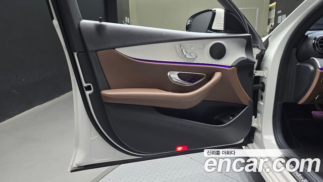 Mercedes-Benz E-Class 2021 — photo 14