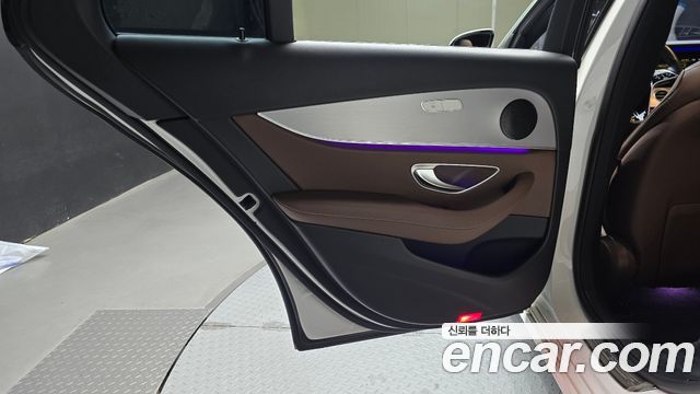 Mercedes-Benz E-Class 2021 — photo 15
