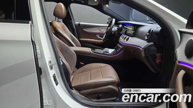 Mercedes-Benz E-Class 2021 — photo 16