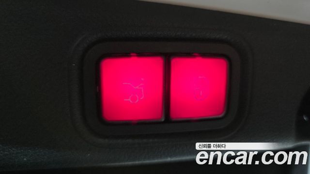 Mercedes-Benz E-Class 2021 — photo 32