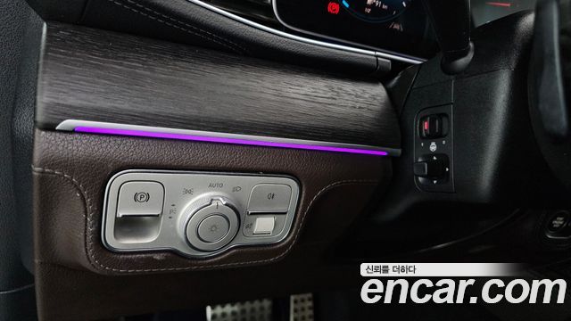 Mercedes-Benz GLS-Class 2023 — photo 28