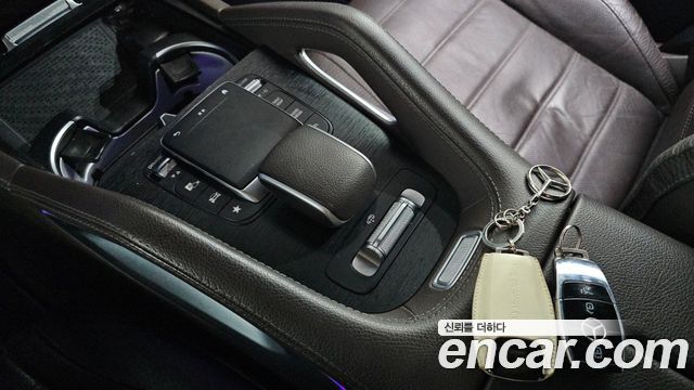 Mercedes-Benz GLS-Class 2023 — photo 33