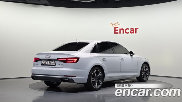 Audi A4 2019 — photo 2