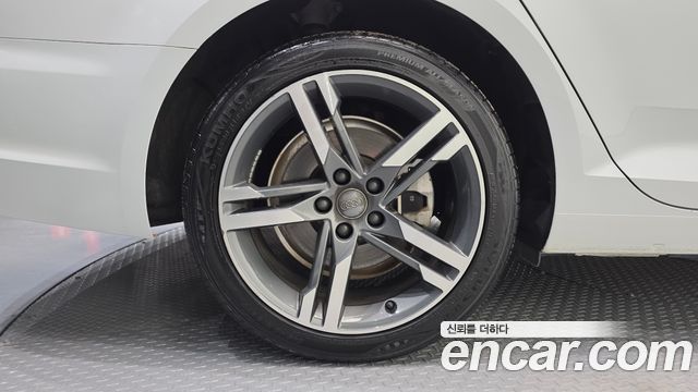 Audi A4 2019 — photo 5