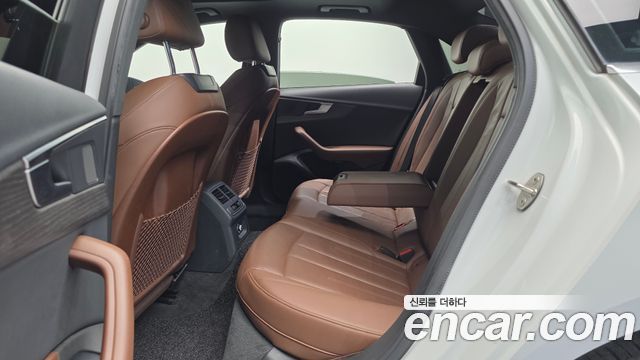 Audi A4 2019 — photo 18