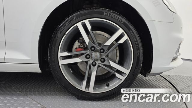 Audi A4 2019 — photo 7