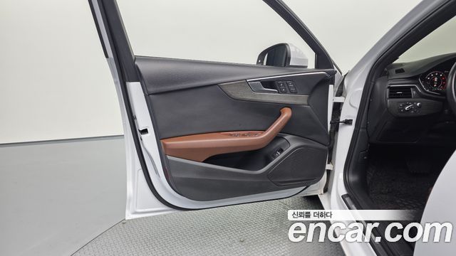 Audi A4 2019 — photo 14