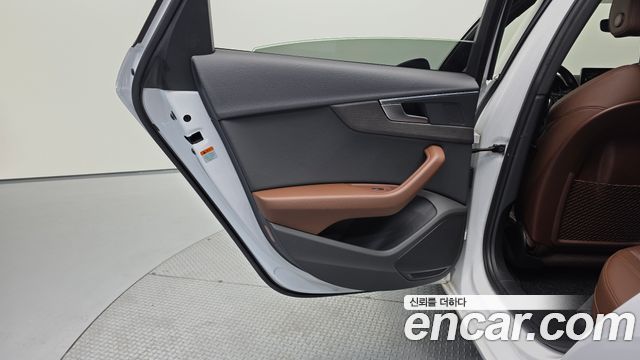 Audi A4 2019 — photo 15