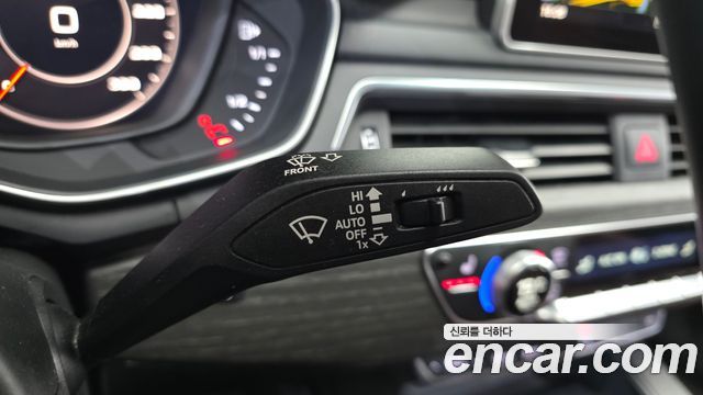 Audi A4 2019 — photo 34