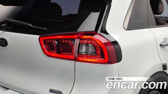 Kia Niro 2018 — photo 9