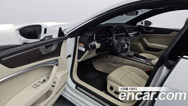Audi A7 2022 — photo 17