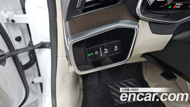 Audi A7 2022 — photo 24