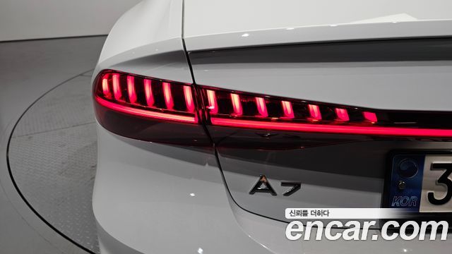 Audi A7 2022 — photo 9