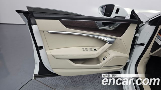 Audi A7 2022 — photo 14
