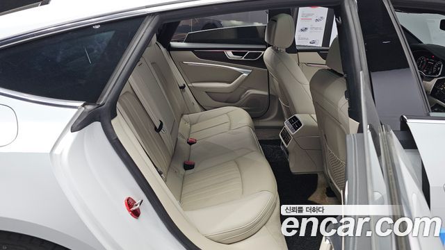 Audi A7 2022 — photo 16