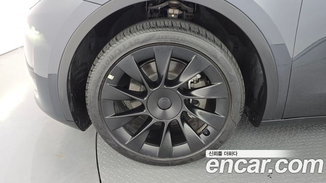 Tesla Model Y 2025 — photo 5