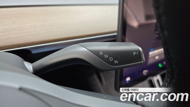 Tesla Model Y 2025 — photo 12