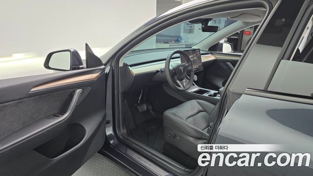 Tesla Model Y 2025 — photo 13