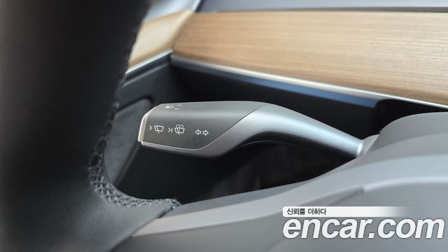 Tesla Model Y 2025 — photo 25