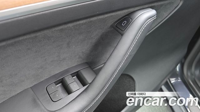 Tesla Model Y 2025 — photo 26
