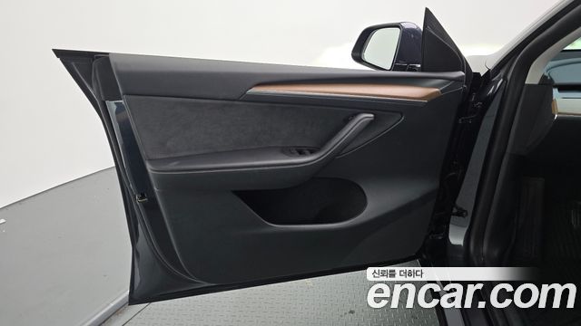 Tesla Model Y 2025 — photo 14