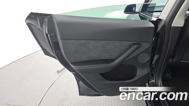Tesla Model Y 2025 — photo 15