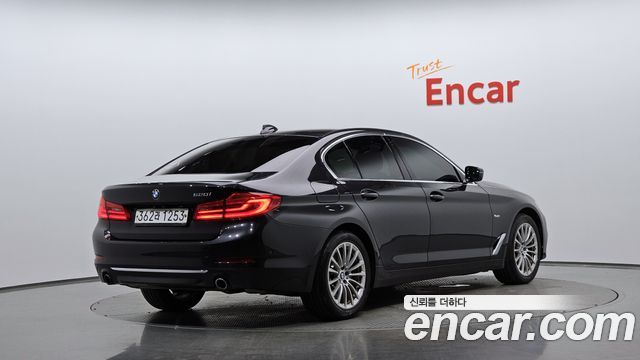 BMW 5-Series 2020 — photo 2