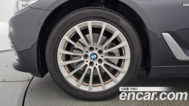 BMW 5-Series 2020 — photo 5
