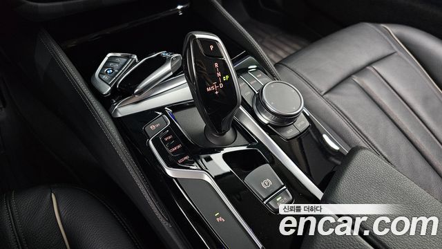 BMW 5-Series 2020 — photo 12