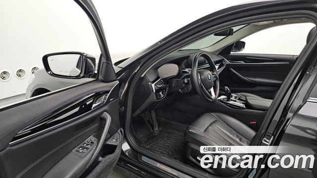 BMW 5-Series 2020 — photo 13