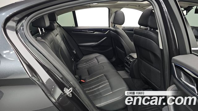 BMW 5-Series 2020 — photo 18