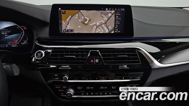 BMW 5-Series 2020 — photo 20
