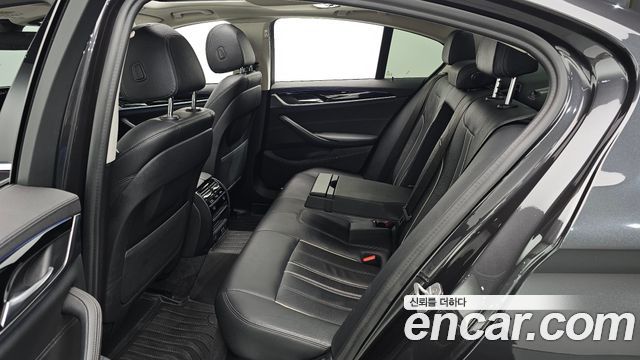 BMW 5-Series 2020 — photo 16