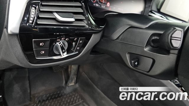 BMW 5-Series 2020 — photo 27
