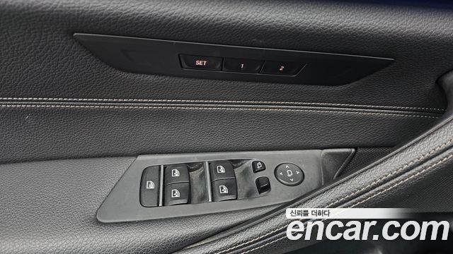 BMW 5-Series 2020 — photo 28