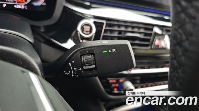 BMW 5-Series 2020 — photo 29