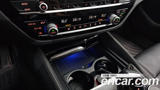 BMW 5-Series 2020 — photo 30