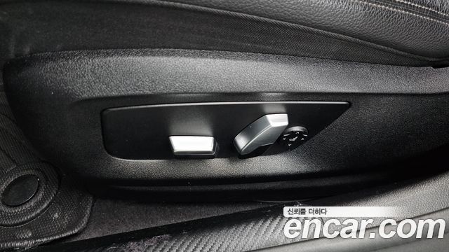 BMW 5-Series 2020 — photo 31