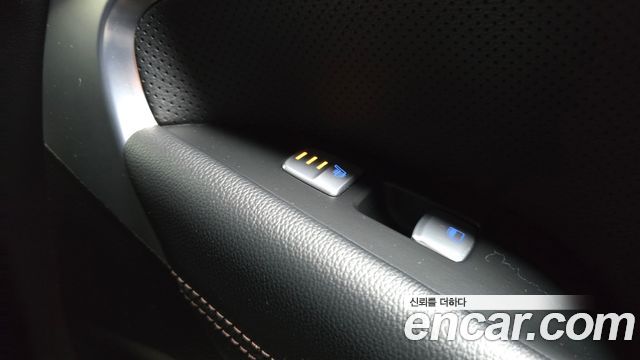 Genesis G70 2019 — photo 24
