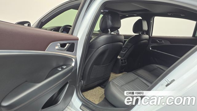 Genesis G70 2019 — photo 28