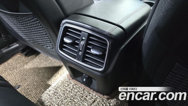 Genesis G70 2019 — photo 32