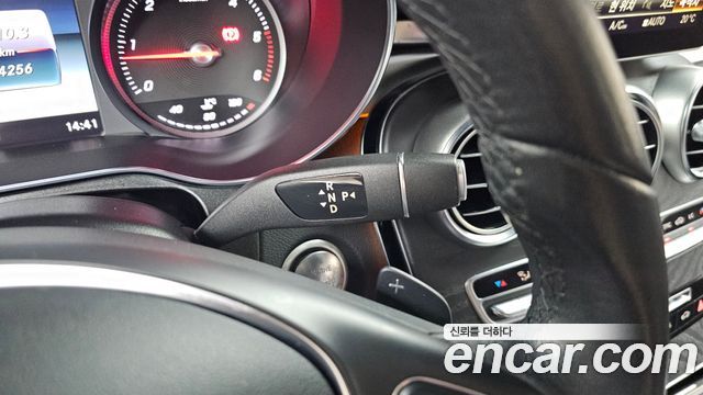 Mercedes-Benz GLC-Class 2018 — photo 12