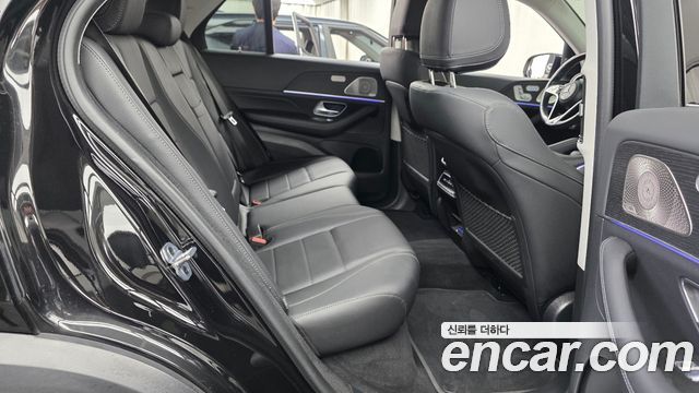 Mercedes-Benz GLE-Class 2023 — photo 17