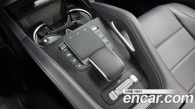 Mercedes-Benz GLE-Class 2023 — photo 32