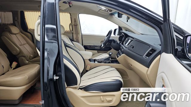 Kia Canival 2019 — photo 17
