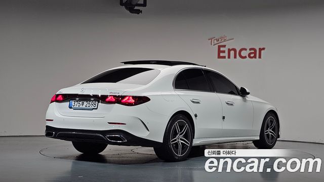 Mercedes-Benz E-Class 2025 — photo 2