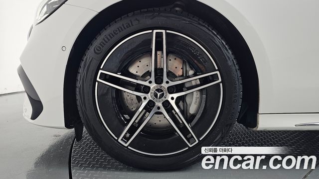 Mercedes-Benz E-Class 2025 — photo 5