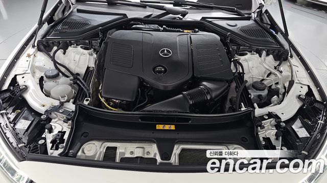Mercedes-Benz E-Class 2025 — photo 6