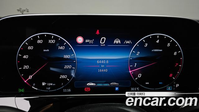 Mercedes-Benz E-Class 2025 — photo 11