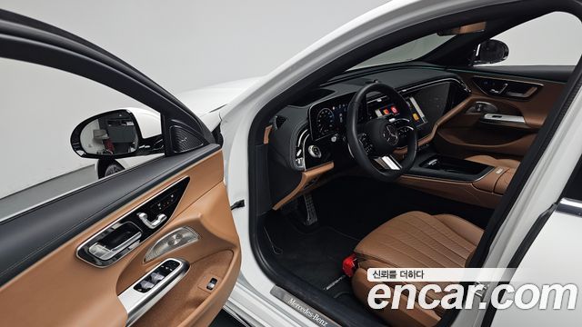 Mercedes-Benz E-Class 2025 — photo 13